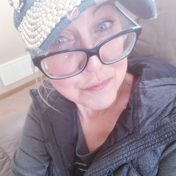 Meet your Posher, Danita - Picture 1 of 1